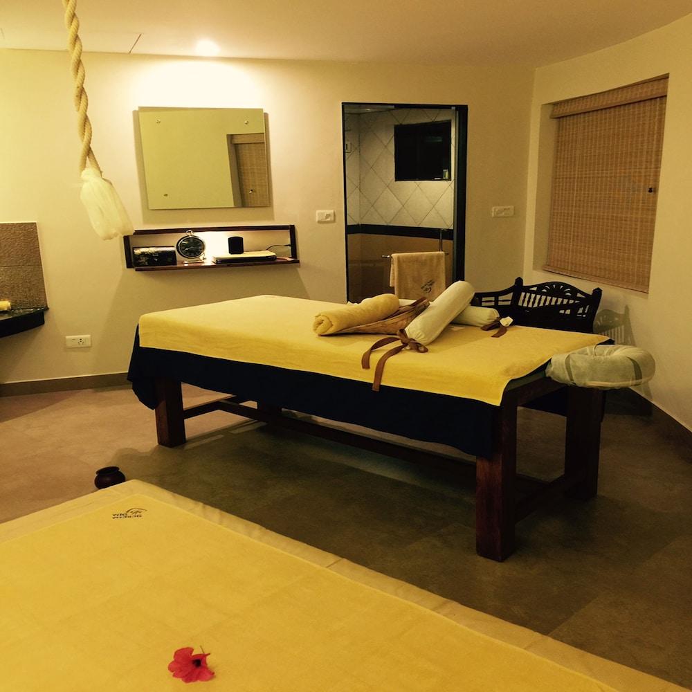 Poetree Thekkady Hotel Bagian luar foto