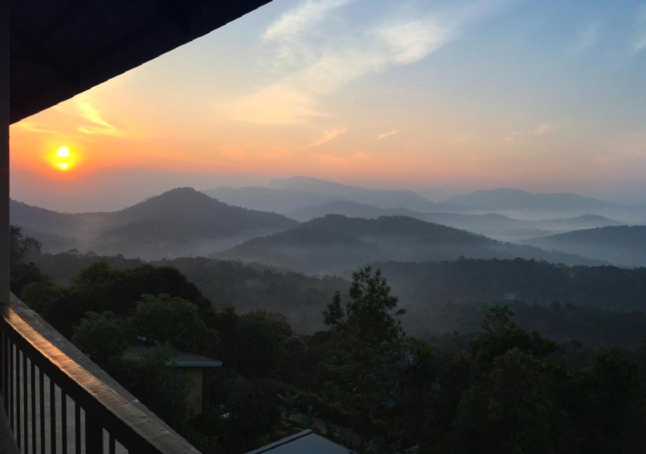 Poetree Thekkady Hotel Bagian luar foto