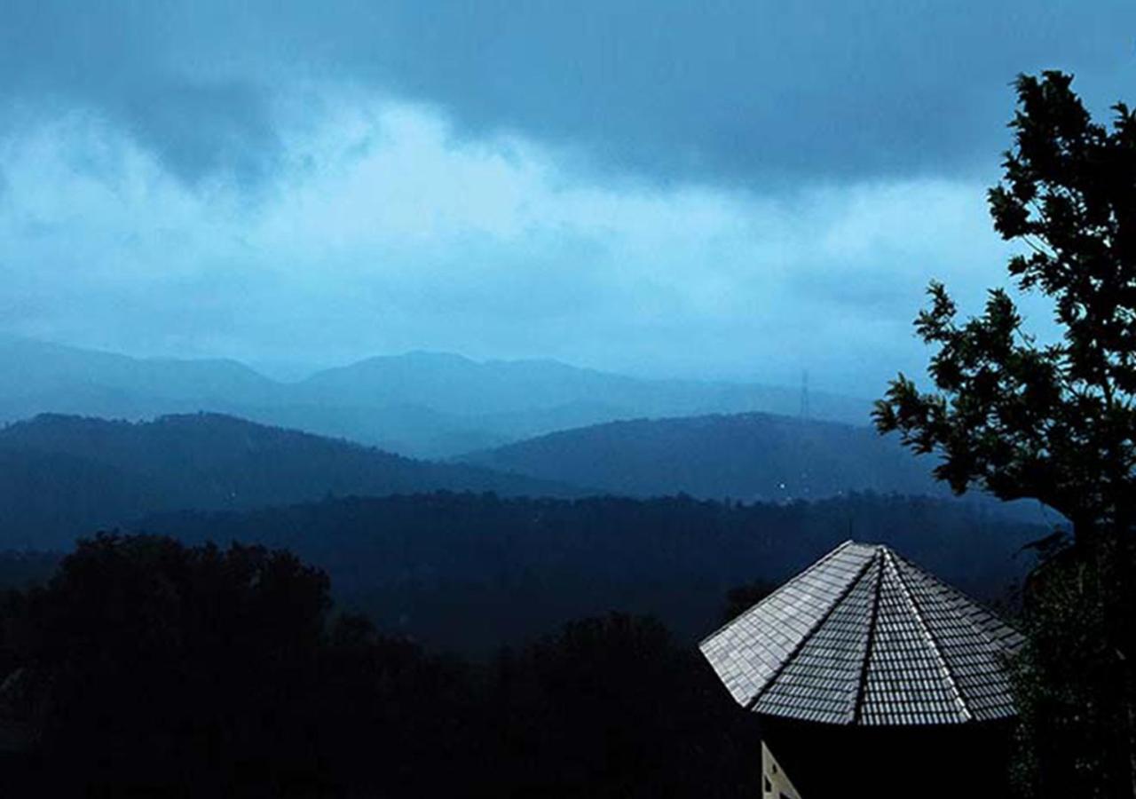 Poetree Thekkady Hotel Bagian luar foto
